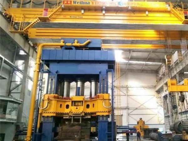 永原平市吊车出租公司电话_吊车出租领域吊装大型钢网架安装法